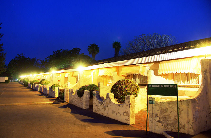 Kadoma Hotel & Conference Centre ภายนอก รูปภาพ