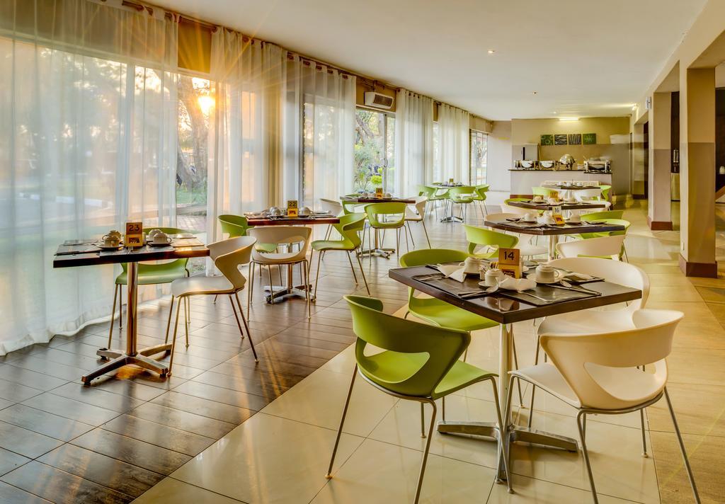 Kadoma Hotel & Conference Centre ภายนอก รูปภาพ