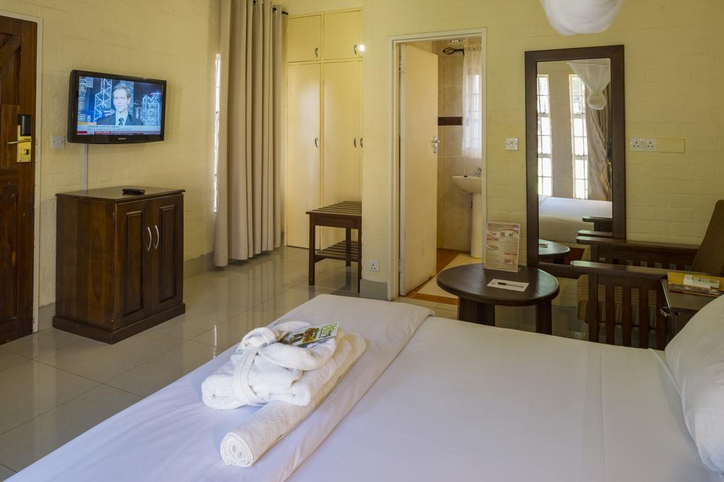 Kadoma Hotel & Conference Centre ภายนอก รูปภาพ