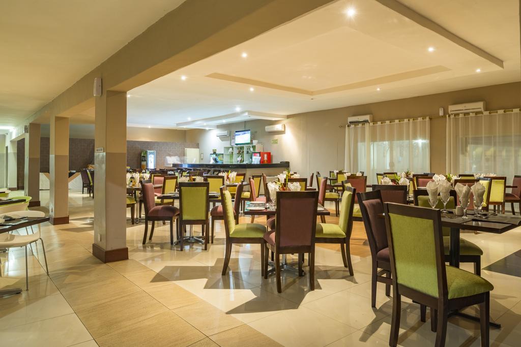 Kadoma Hotel & Conference Centre ภายนอก รูปภาพ